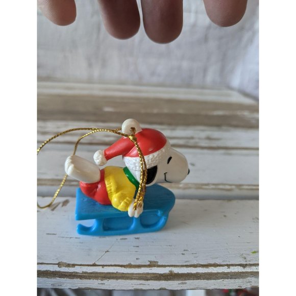 United feature Snoopy sledding blue ornament Xmas - Picture 5 of 6